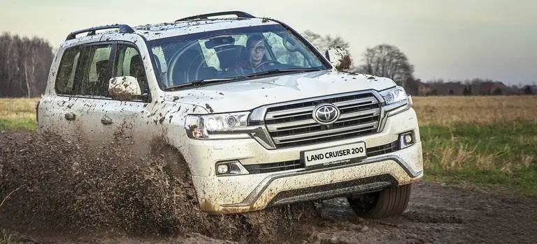 Автомобили Toyota в 11-й раз признаны внедорожниками года в России