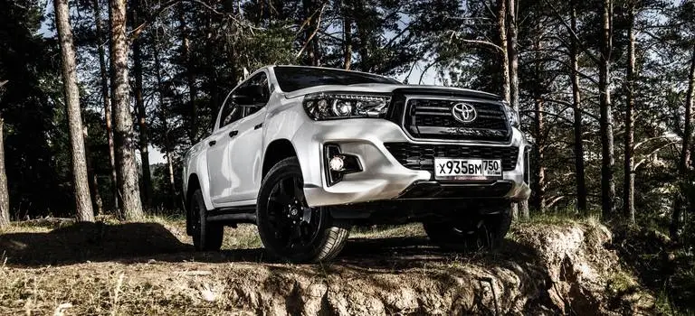 Toyota начинает продажи востребованной премиальной версии Hilux Exclusive Black