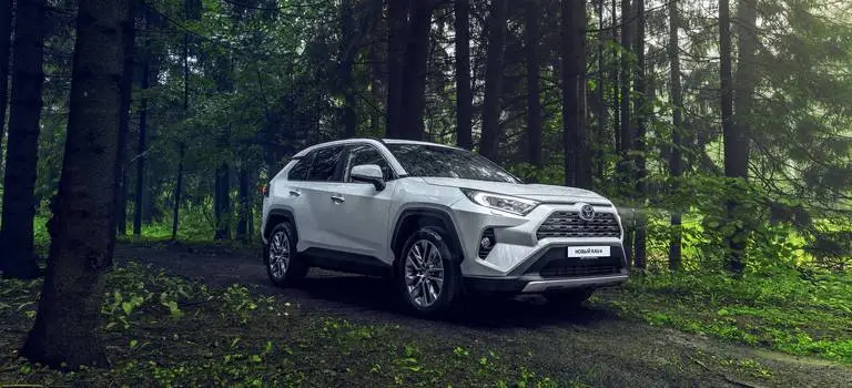 Toyota прекращает выпуск кроссовера RAV4 в России